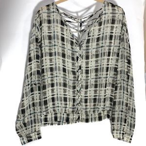 Blu pepper- Black white and gray blouse
